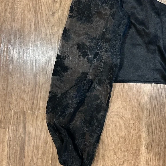 Nasty Gal Puffy Sleeve Crop Top - Picture 4 of 6